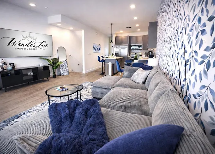 Holiday home Sapphire Leaf- Luxury 3br- Pool, King Beds, Spacious, Quiet, Garage, Close To Airport And Oldtown